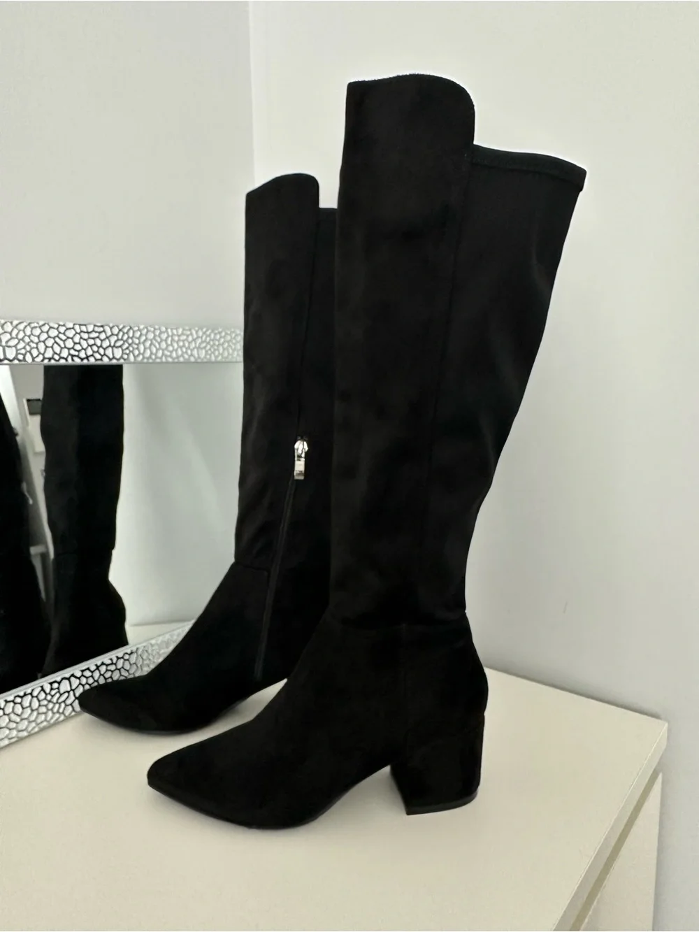 Rouge Helium Black Over-the-Knee Suede Boots Sz 6.5 like new